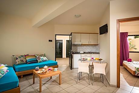 Superior 1-Bedroom Apartment with Pool View (4 Adults)