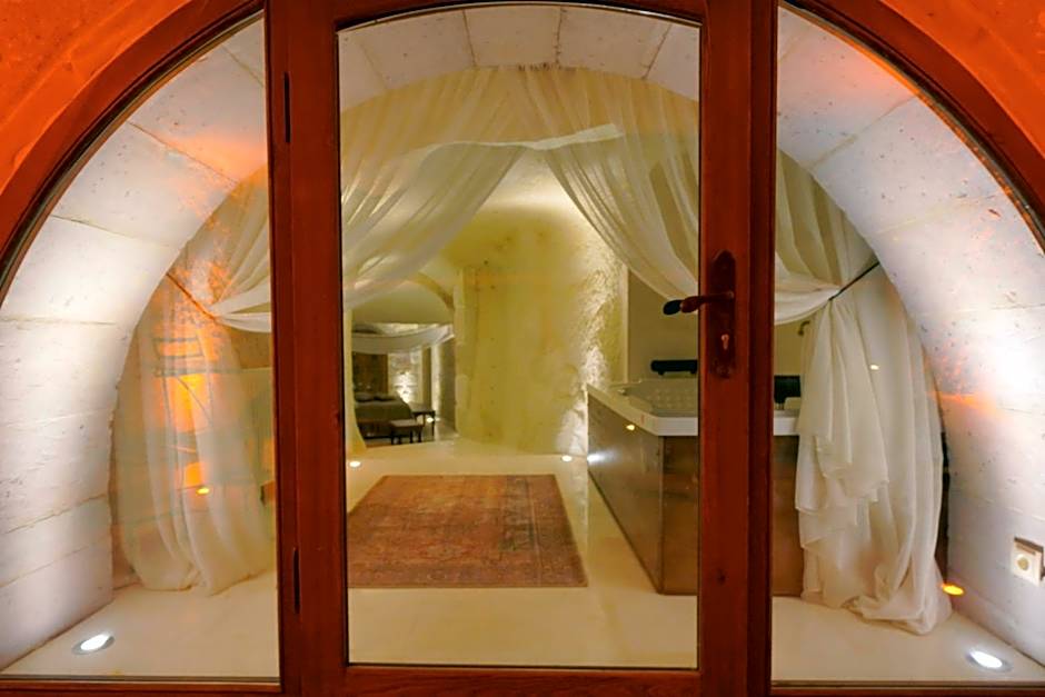 Fairyland Cave Hotel