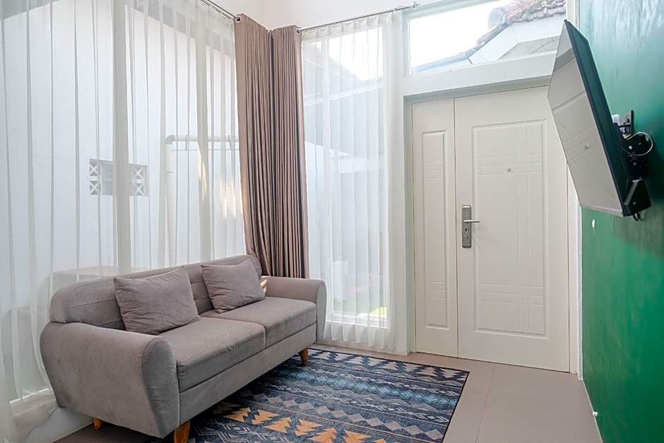 Aliandra Villa By The Lavana – Bangunjiwo, MN