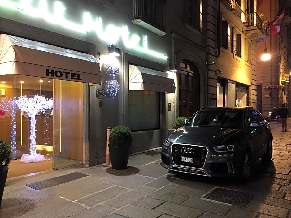 Le Petit Hotel