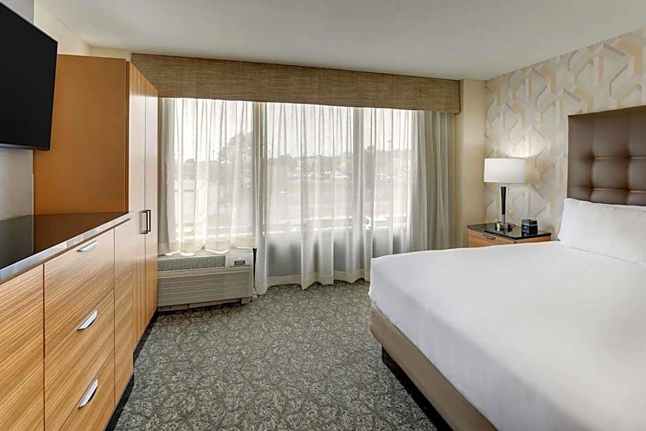 Drury Inn & Suites Birmingham Lakeshore Drive