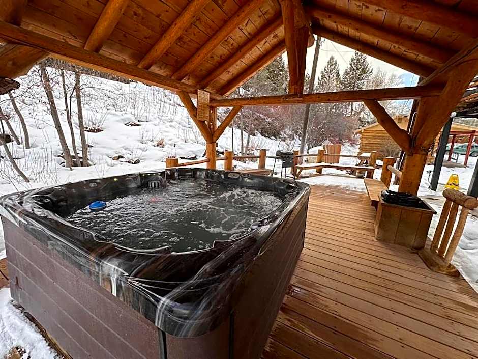 Ute Bluff Lodge, Cabins and RV park