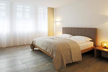 Single room courtyard side