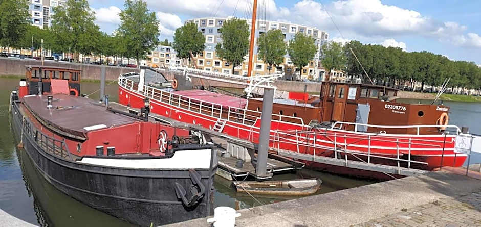 Boat Hotel SIX Rotterdam