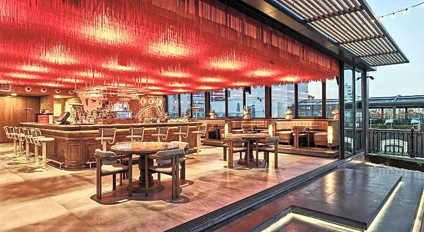 Wyndham Grand Istanbul Kalamis Marina Hotel