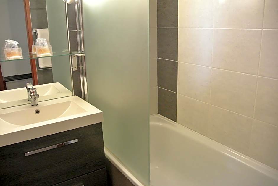 The Originals City, Hôtel Castel Burgond, Dijon Ouest (Inter-Hotel)