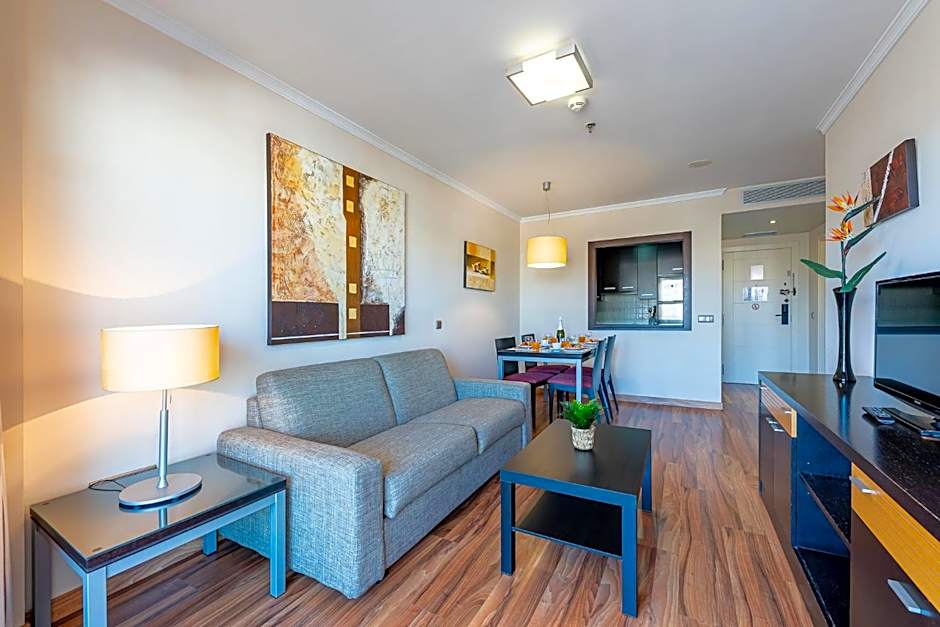 797 HOLIDAY RENTALS - ARCOSUR1- Moderno apartamento con terraza y vistas