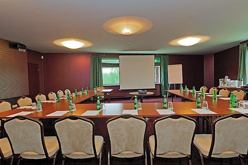 Hotel Victor Pruszkow DeSilva