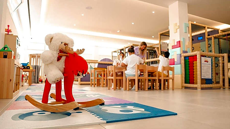 Cavo Maris Beach Hotel