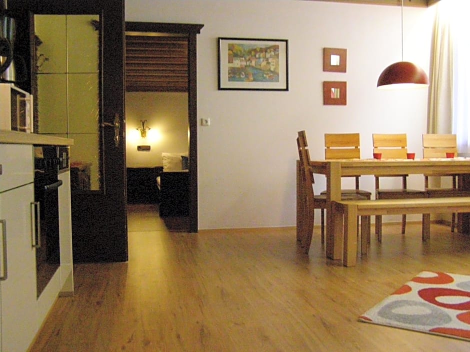 Bhome Gästehaus b&b / Apartments