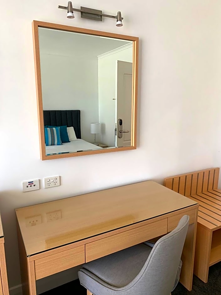 Ensenada Motor Inn and Suites