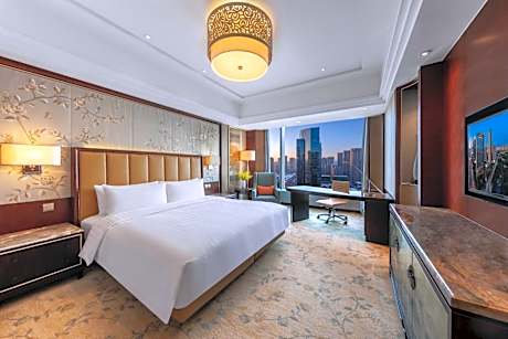 Deluxe King Room with City View