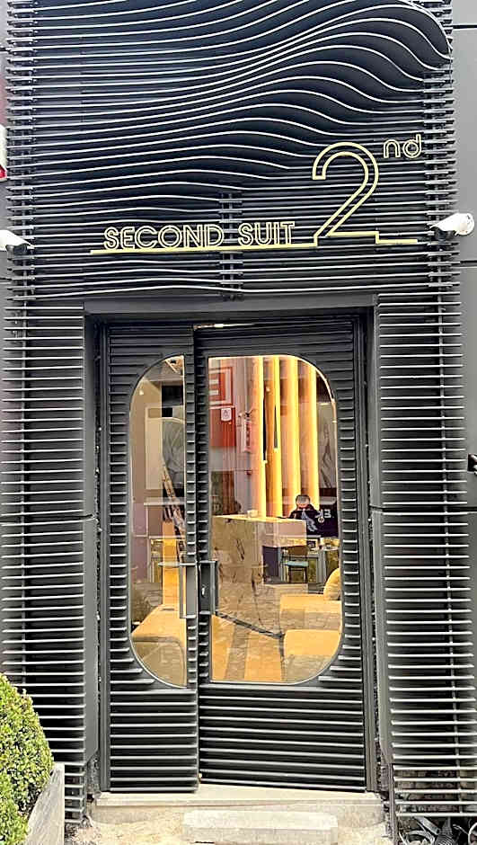 Second Suit Hotel