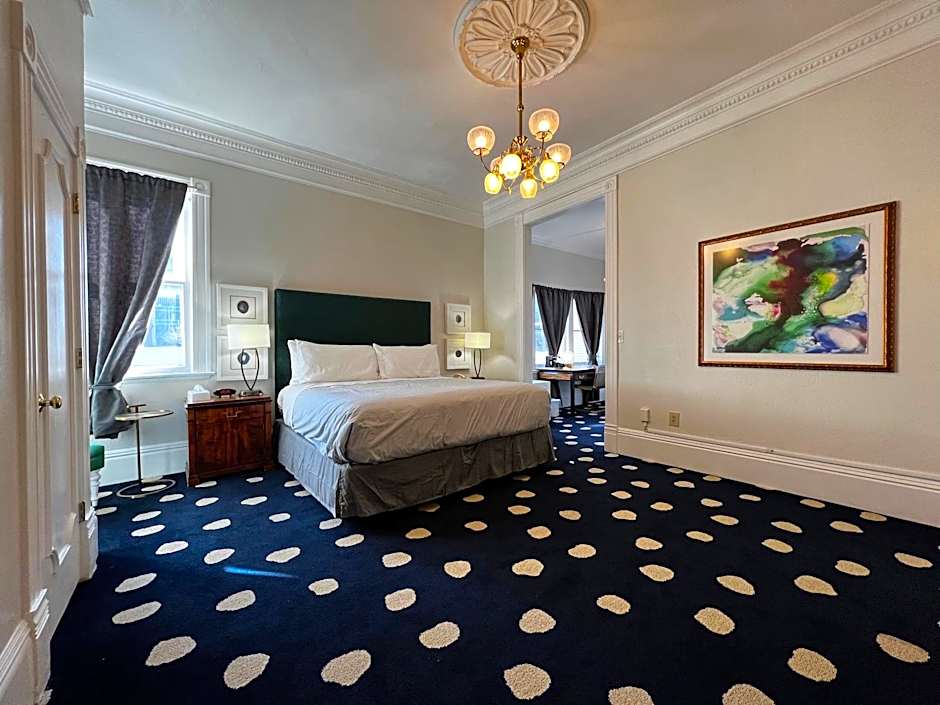 Sterling Hotel