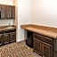 La Quinta Inn & Suites by Wyndham Mt. Pleasant