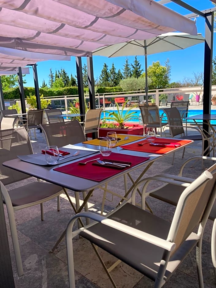 Les Aubuns Country Hotel
