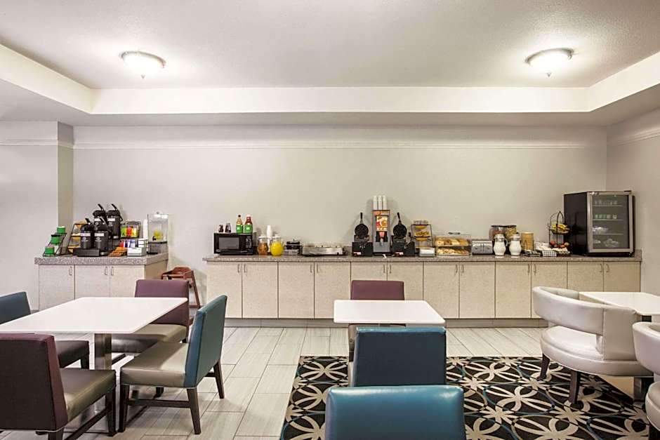 La Quinta Inn & Suites by Wyndham Mansfield