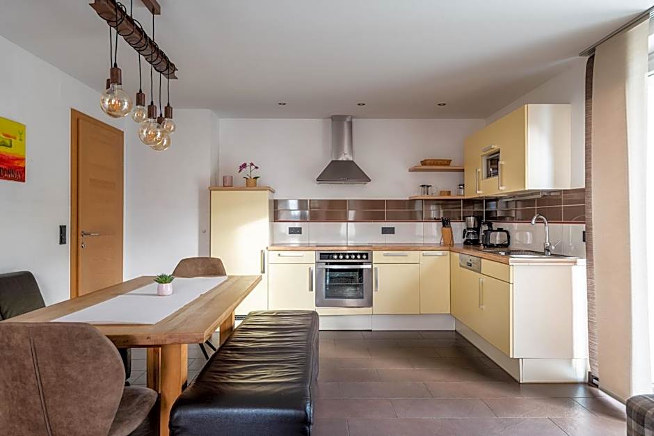 Elinas Mountain Views