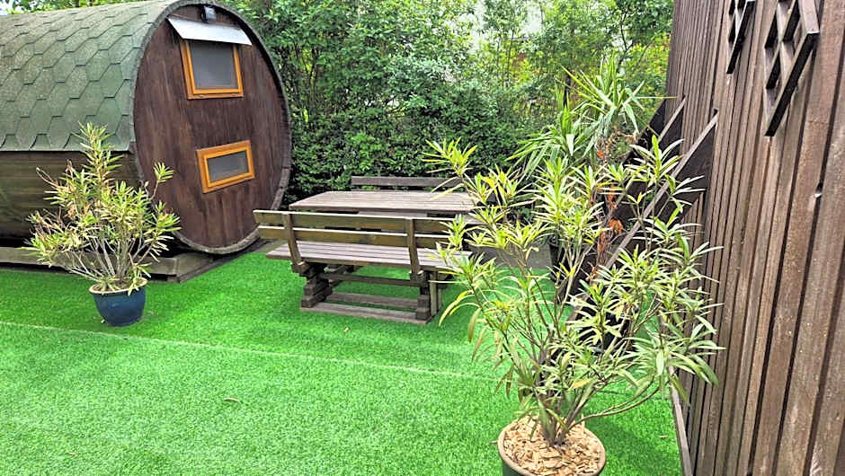 Mini Hotel Übernachten Im Gurkenfass