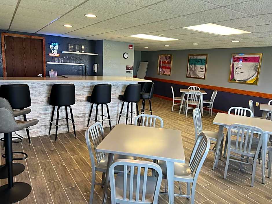 AmericInn by Wyndham Manitowoc