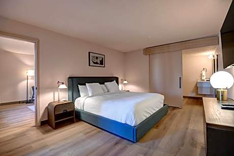 King Studio with Sofa Bed