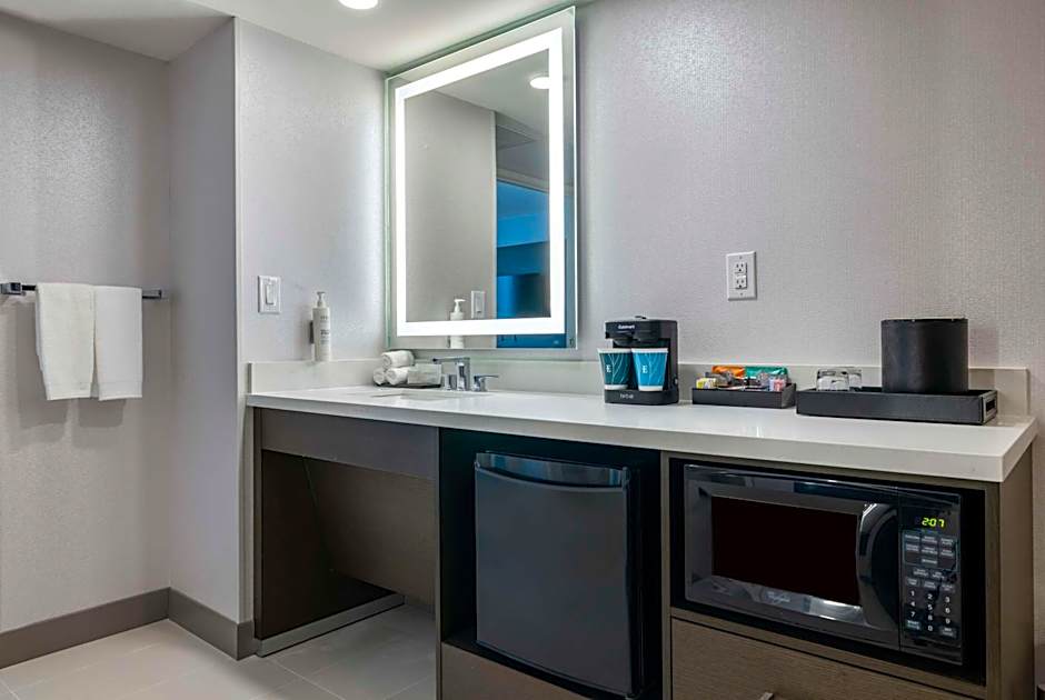 Embassy Suites By Hilton Hotel Tulsa-I-44