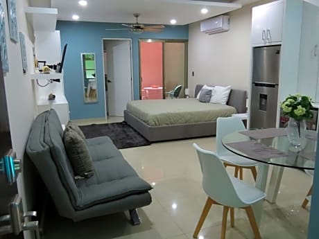 King Studio with Sofa Bed