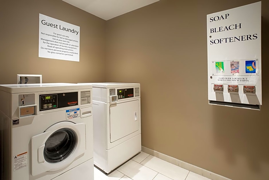 Holiday Inn Express Suites Yankton Hotel By IHG