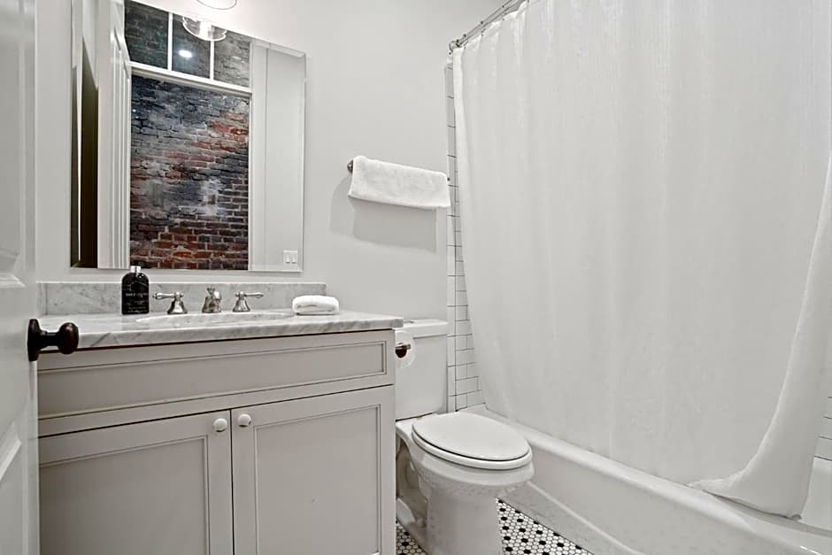 4br Gem On Gravier Close To Dining & Souvenirs
