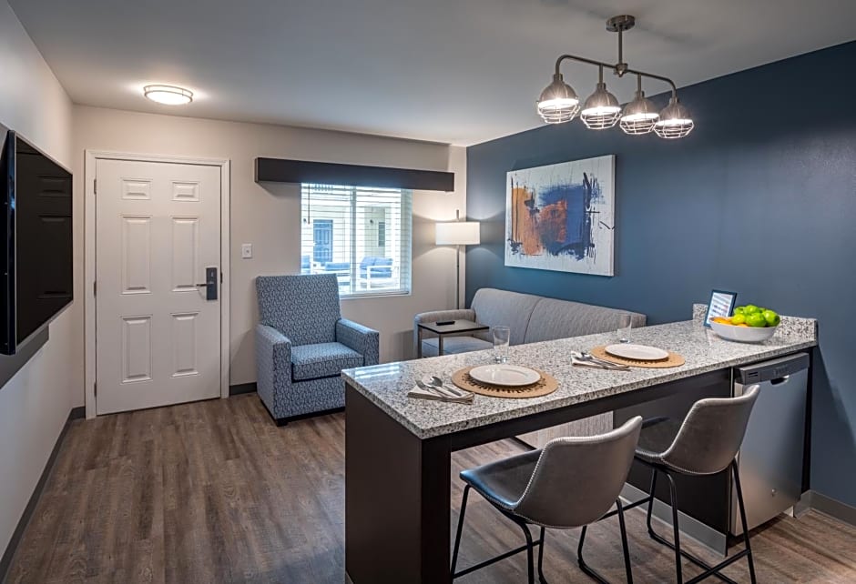 stayAPT Suites Alexandria-Fort Belvoir