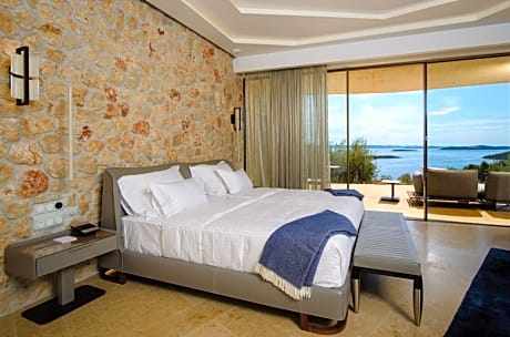 Deluxe Room with Terrace and Sea View