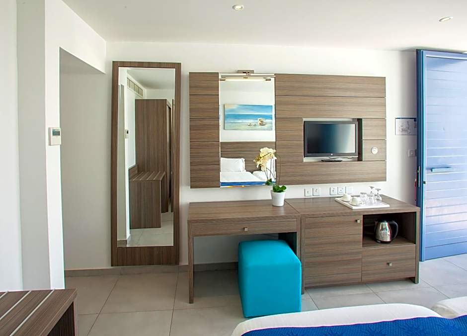 Limanaki Beach Hotel