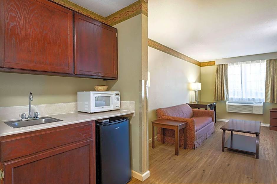 Days Inn by Wyndham Mountain Home