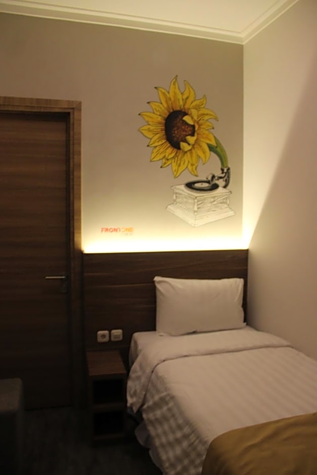 Front One Cabin Malioboro Jogja