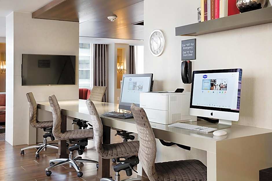 Hampton Inn & Suites Dallas / Downtown