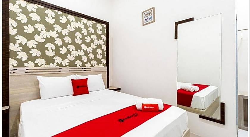 RedDoorz Plus @ Centrium Katamso Medan