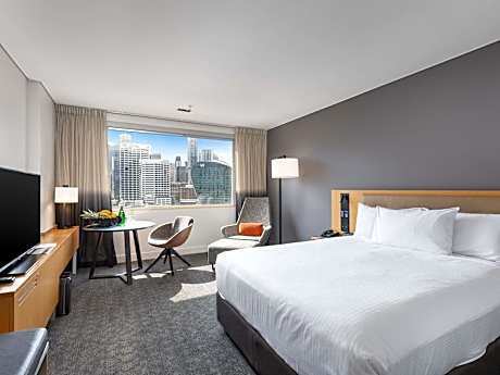 Executive Queen Room - Harbor Facing