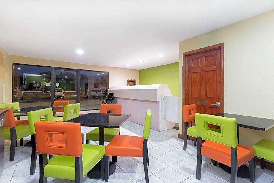 Super 8 by Wyndham Brunswick/St Simons Island Area