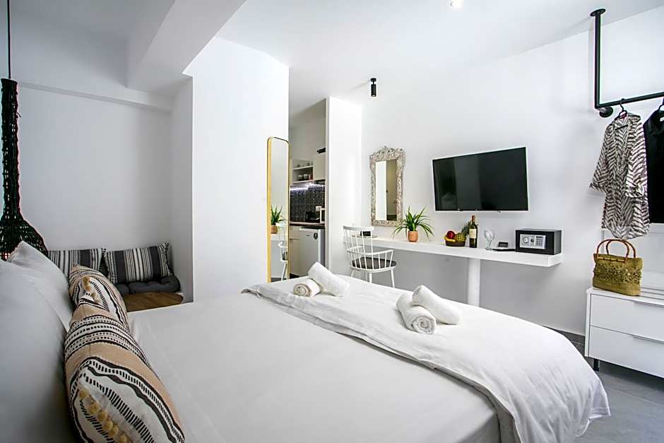 Calma Luxury Studios & Suites