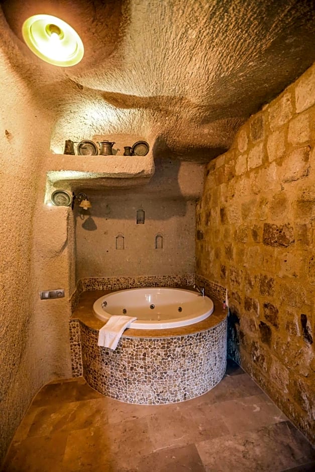 Abu Hayat Cave Suites