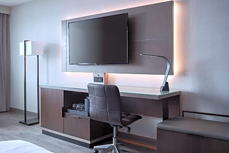 Executive Suite, 1 Bedroom, Corner (1 King Bed)