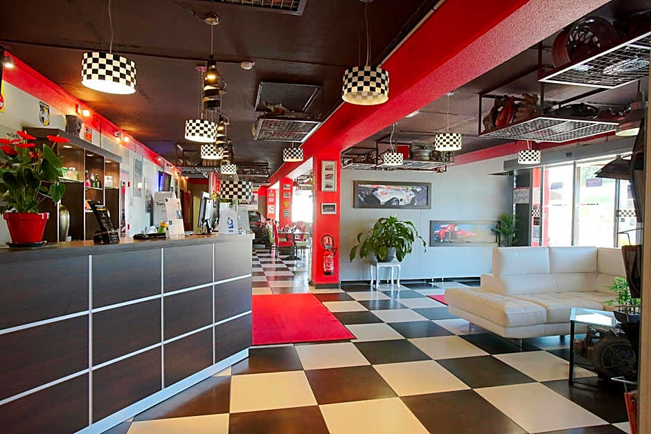 Kyriad Design Enzo Cannes Ecluse