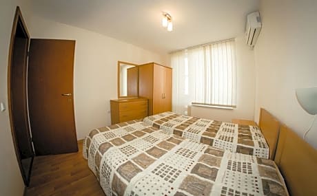 One-Bedroom Apartment with Balcony (4 Adults)