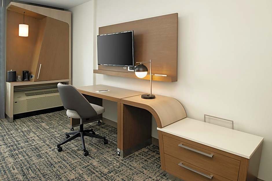 Courtyard by Marriott Houston City Place