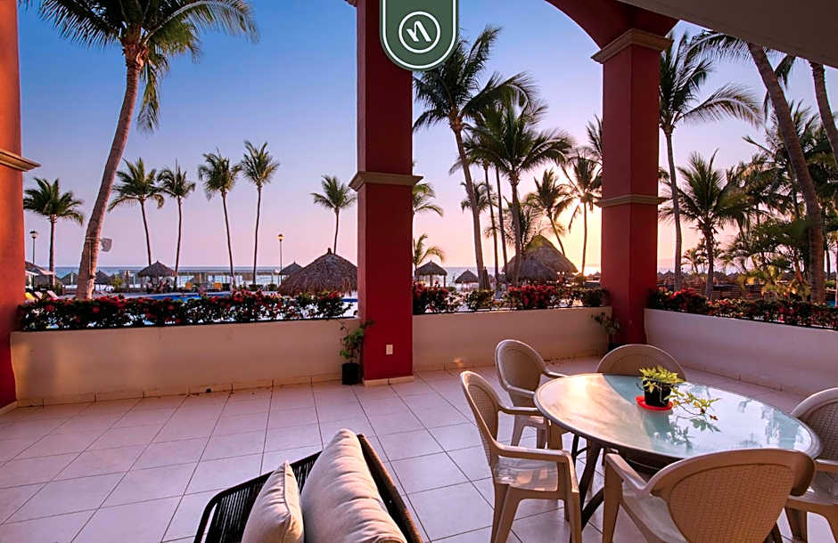 Mexican Styled 2 BR Condo - Beachfront - Pool