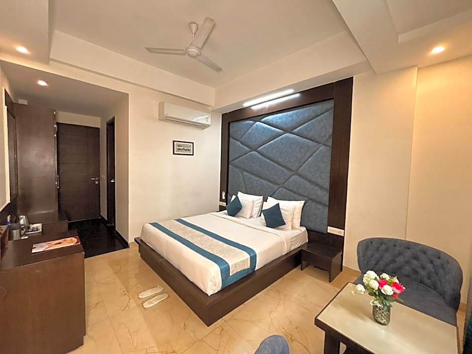 Hotel Crimson Palace