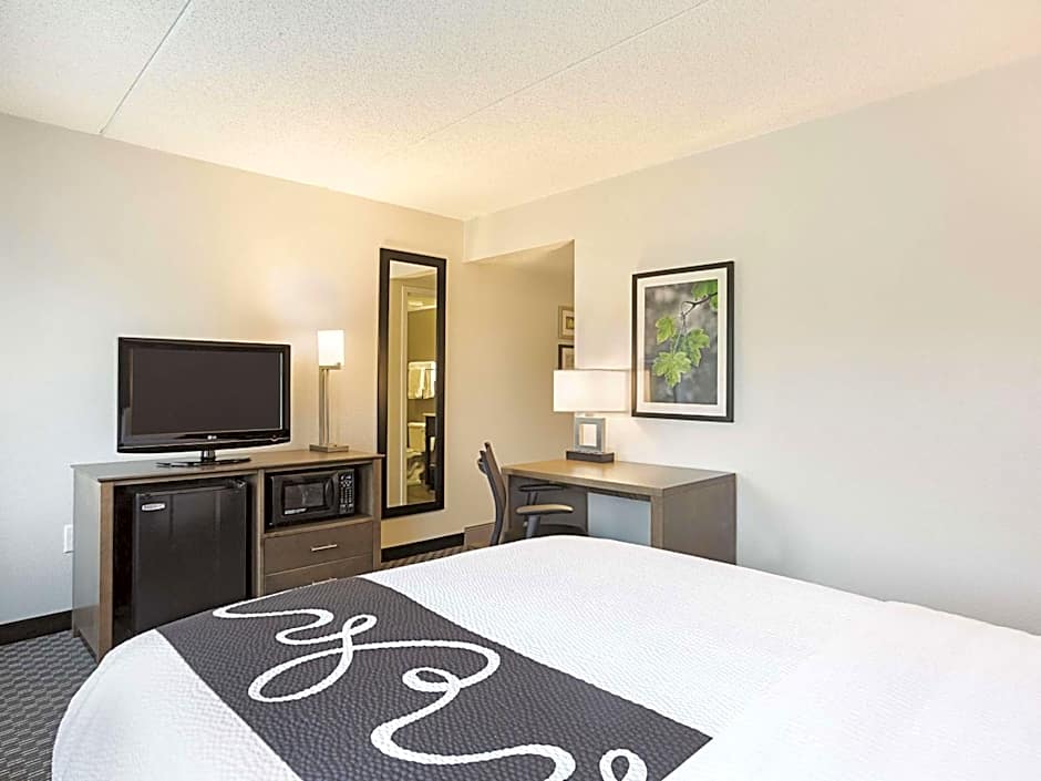 La Quinta Inn & Suites by Wyndham Baltimore Bwi Airport