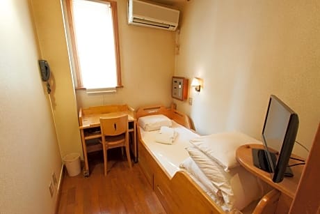 Single Room with Shared Bathroom