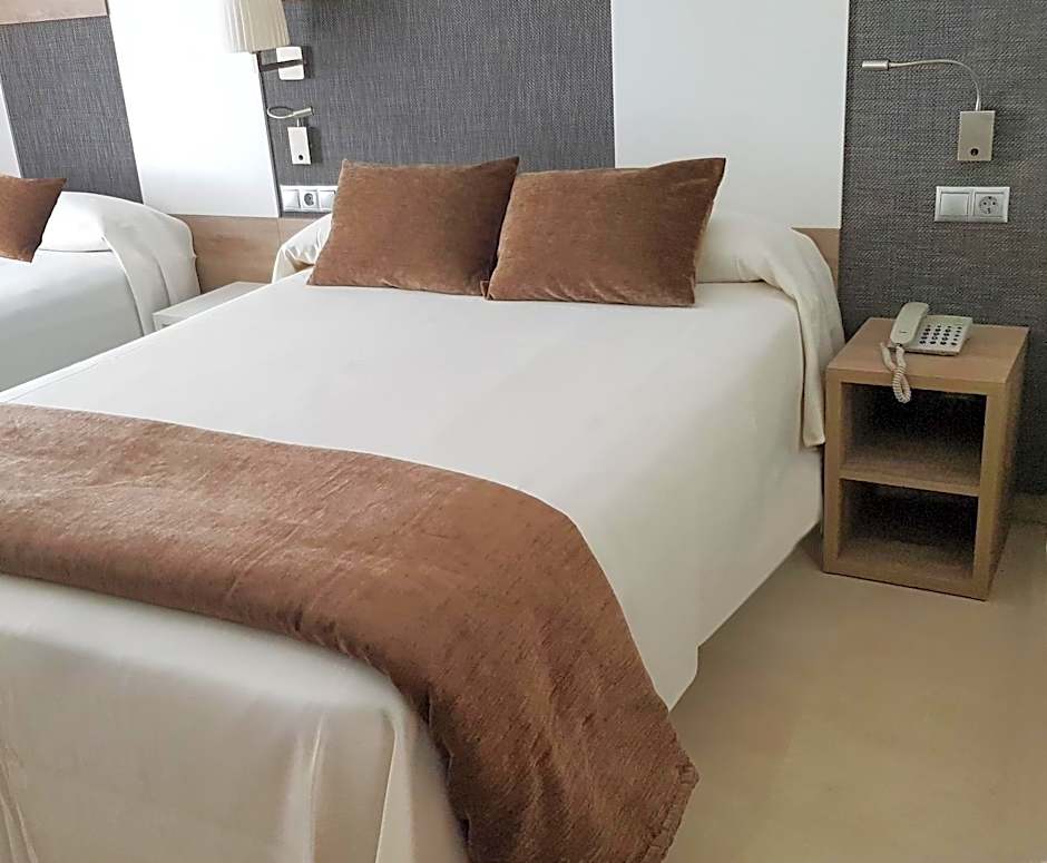 Photo 1 of 7 of Double Room