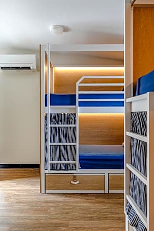 Bed in 8-Bed Mixed Dormitory Room